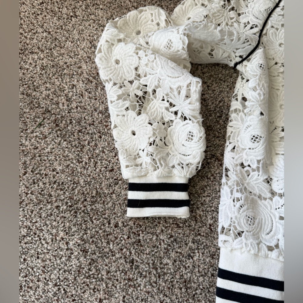 Anthropologie Maeve lace long sleeve white top black cuffs Small SO CUTE! Zipper - Picture 2 of 12
